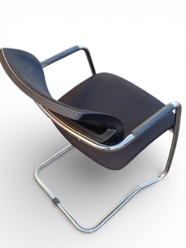 zwarte_vergaderstoel-photoroom